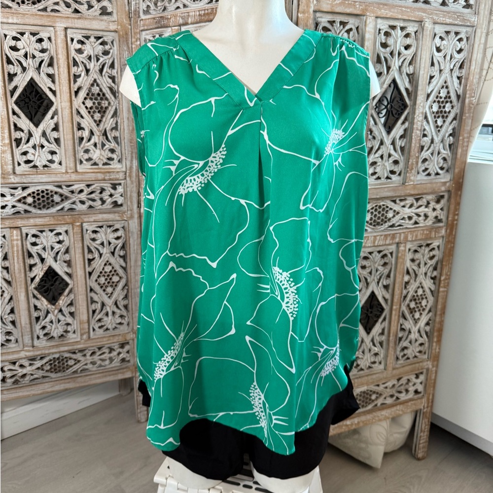 Liz Claiborne Green Pleated Blouse with V-Neckline